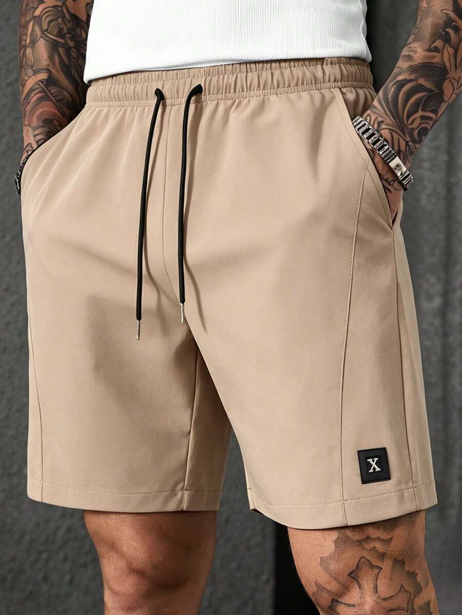 Manfinity CasualCool شورت كاجوال رجالي باللون الكاكي مع خصر برباط وجيوب - كاكي - مشاهدة 1