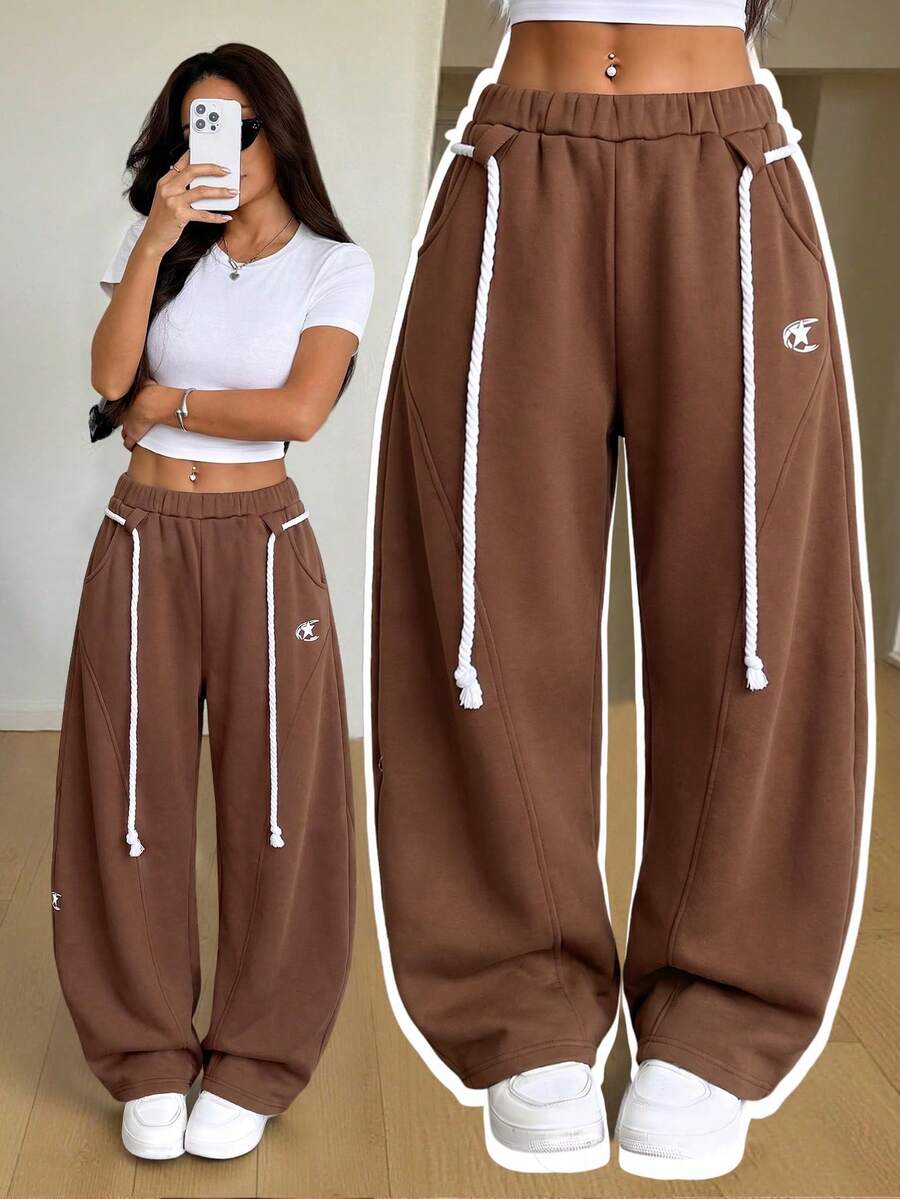 SHEIN PETITE 女款秋冬街頭風返校學院風休閒保暖舒適法式灰色彈性腰帶圓弧下擺寬腿運動長褲舒適灰色運動褲,小碼女款 - 摩卡棕 - 查看 1