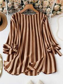 SHEIN Clasi Kemeja Kasual Wanita Ukuran Besar Bergaris Leher V dengan Ikatan Depan untuk Musim Gugur - Coffee Brown - View 2