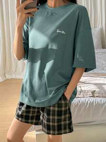 DAZY 2件組女款寬鬆字母印花T恤與格紋短褲夏季居家休閒套裝睡衣 - 綠色 - 查看 3