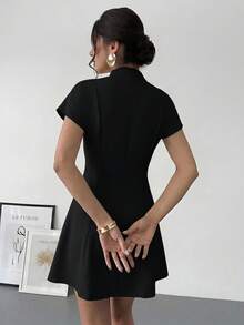 Aloruh 女士纯色褶皱腰身A字迷你连衣裙，夏季通勤风 - 黑色 - 查看 8