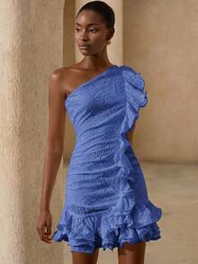 BELROSIE Nuevo vestido mini para mujer de estilo francés vintage de vacaciones, elegante y romántico para citas, con exquisito bordado pesado, tela calada, hombro asimétrico, línea diagonal, diseño estructurado con volantes, cintura ceñida y bajo con volantes en capas, sin mangas - Lavado ligero - Ver 4