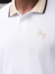 Manfinity CasualCool 男士刺繡羅紋領成熟休閒短袖 Polo 衫與短褲套裝 - 彩色 - 查看 5