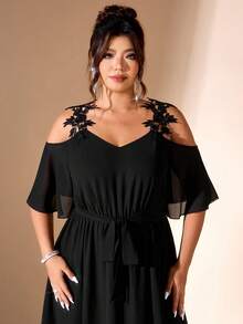 Cravure 1pc Lace Patchwork Sweetheart Neck Cold Shoulder Ruffle Hem Cinched Waist A-Line Midi Dress, Fashionable & Elegant, Suitable For Spring/Summer, Plus Size - Black - View 4