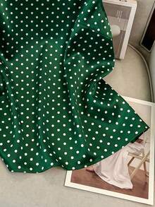 GlowEve CURVE 大尺碼女款熱銷優雅圓領黑白波點對比色背心上衣，緞面亮面布料設計，修身顯瘦，適合日常通勤、正式場合與休閒外出 - 墨綠色 - 查看 3