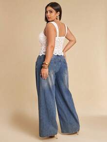 SHEIN BAE 大尺碼女款性感V領短版植絨蕾絲背心 - 白色 - 查看 2
