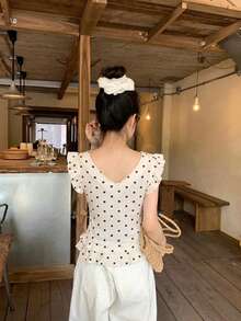 DAZY 女款荷葉邊飾白色與黑色波點韓風浪漫性感夏季T恤，適合約會與日間穿著，可愛風格 - 白色 - 查看 2