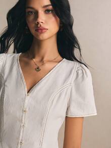 Poéselle 女款V領短花瓣袖單排扣休閒牛仔上衣 - 白色 - 查看 5