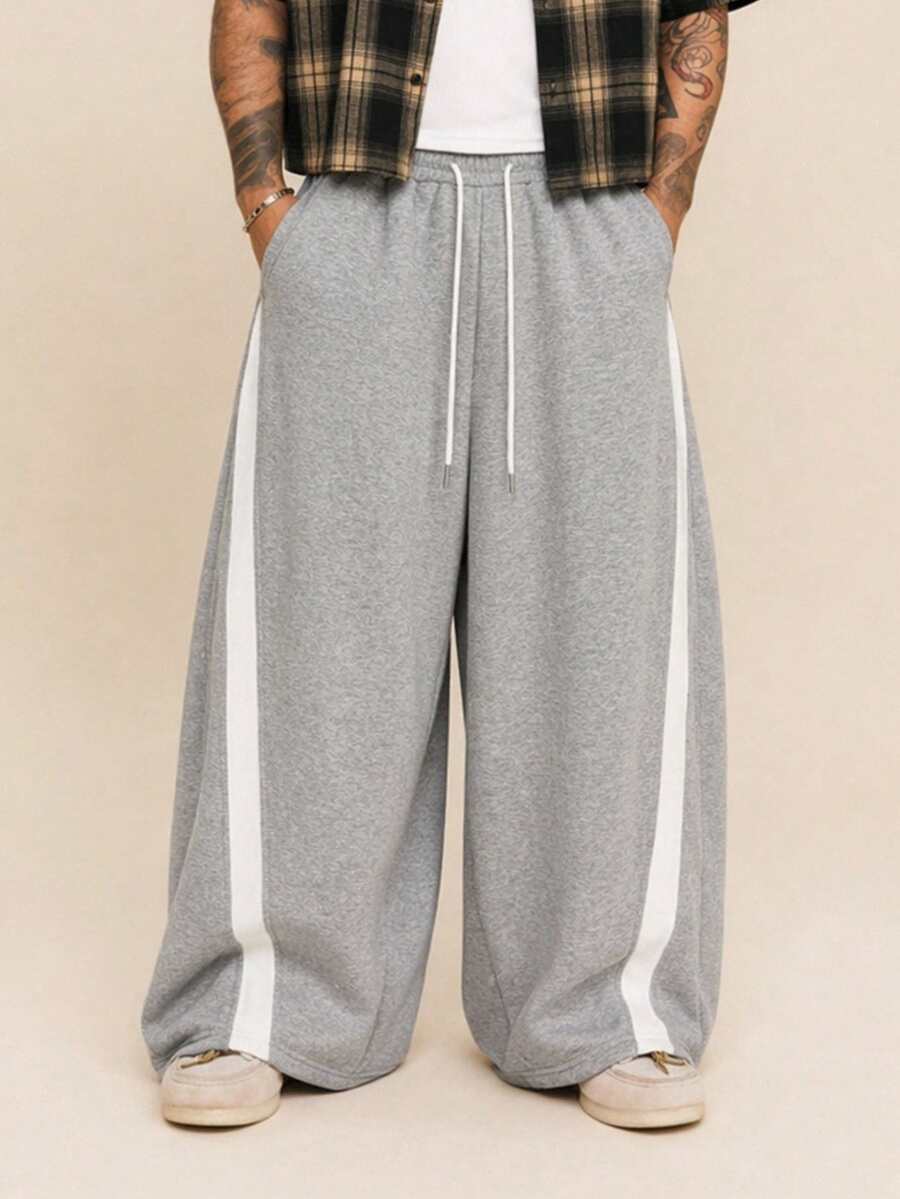 Manfinity RebelGame Pantalones de chándal casuales y holgados para hombre, de talla grande, de color gris claro con parches asimétricos acanalados, para primavera/otoño - Gris Claro - Ver 1