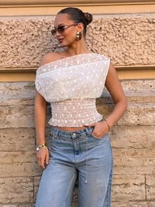 Lumalex Top estivo corto con scollo asimmetrico, pois bianchi e rete svizzera, sovrapposizione drappeggiata, vita arricciata, texture trasparente, orlo con volant e spalle scoperte - Bianco - Visualizzare 4