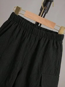 SHEIN 兒童青少年男孩休閒時尚側翻蓋口袋工裝短褲，舒適柔軟底盤運動服，海灘健身男孩套裝，舒適度假假期穿搭 - 彩色 - 查看 3