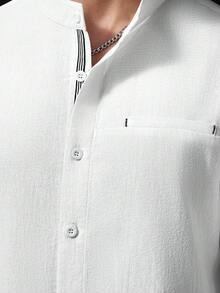 Manfinity CasualCool 男士白色純棉立領門襟織帶飾單口袋對比設計成熟休閒長袖襯衫 - 白色 - 查看 4
