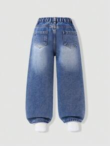 Elladie kids 少女牛仔寬腿褲，復古街頭風休閒學院風，淺藍色水洗磨損布料，適合所有膚色，展現隨性氛圍。高腰寬腿剪裁修飾比例，大尺寸破膝孔搭配毛邊設計，營造街頭叛逆美感。適合春季，可單穿搭配T恤，或疊穿開襟衫用於通勤與約會，舒適百搭吸睛，輕鬆成為目光焦點。 - 深色水洗藍 - 查看 2