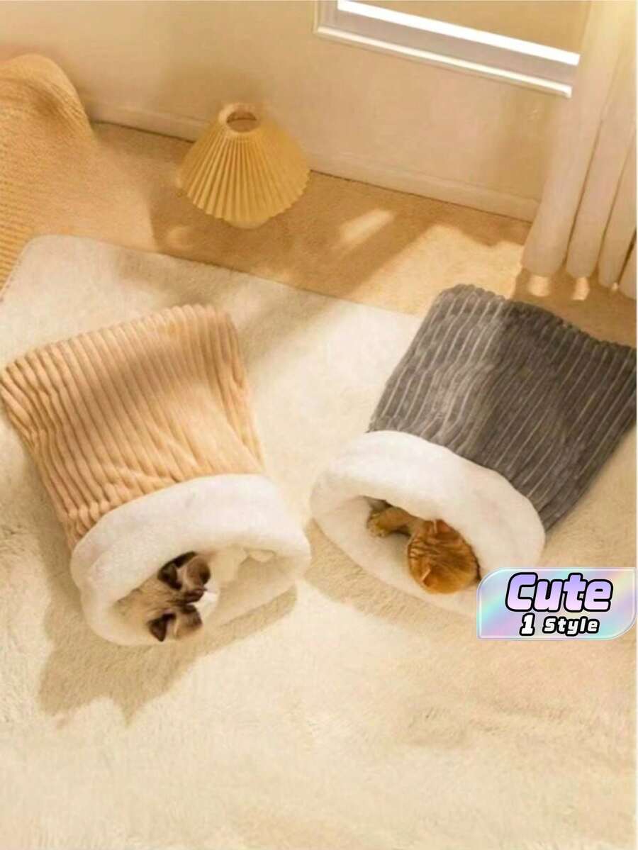 猫咪睡袋(单只装)——这款半封闭式毛绒睡袋有多种款式和颜色可供选择。它可以为您的猫咪提供适当的舒适度,为您的宠物打造一个舒适温暖的窝,让您的猫咪生活在温暖舒适的环境中。 - 彩色 - 查看 1