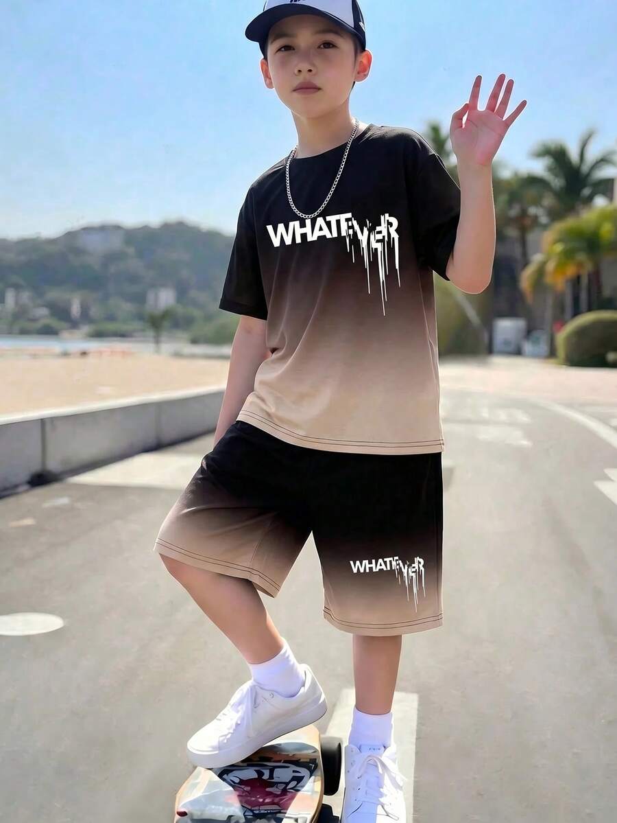 SHEIN 2件組口袋設計休閒運動漸層「Whatever」字母印花短袖T恤與短褲套裝,適合前青春期男孩 - 彩色 - 查看 1