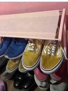 Rak sepatu empat tingkat berbentuk Z besar ini dapat dirakit dengan mudah tanpa alat. Terbuat dari plastik berwarna merah muda, ini adalah rak penyimpanan yang dapat ditumpuk dan cocok untuk rumah, asrama, dan ruang tamu. Desainnya yang hemat ruang dan berdiri di lantai. - MultiWarna - View 2