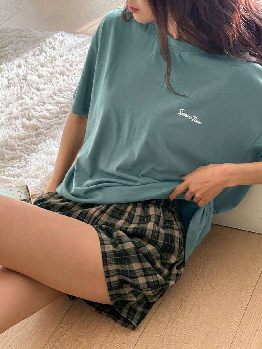 DAZY 2件組女款寬鬆字母印花T恤與格紋短褲夏季居家休閒套裝睡衣 - 綠色 - 查看 1