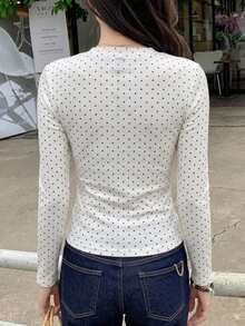 DAZY 女款修身短袖T恤，波點白色搭配彩色鈕扣裝飾，休閒街頭運動音樂節風格，春夏長袖 - 白色 - 查看 6