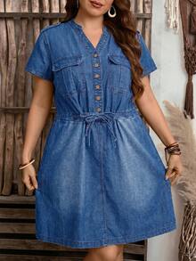 EMERY ROSE EMERY ROSE Vestido de mezclilla de talla grande para mujer con botones delanteros, bolsillos y manga corta - Azul - Ver 3