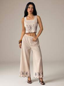 SHEIN PETITE 女款花卉刺繡方領吊帶上衣與長褲休閒兩件套，對比色花卉刺繡設計，波西米亞風兩件套，法式清新花卉刺繡方領無袖上衣 + 高腰寬腿褲兩件套，寬腿褲套裝，夏季女款兩件套，休閒兩件套，寬鬆顯瘦休閒套裝，夏季度假穿搭，女款假日穿搭，女款夏季穿搭，春夏季 - 杏色 - 查看 7