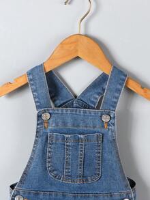 Boys' Denim Overalls, All-Season, Light Blue Vintage Color, Casual Collegiate Style, Summer Vacation New Arrival, Washed Process, Wide Strap + Large Front Pocket Design, Shoulder Straps Fixed With Metal Buttons, Balancing Practicality And Vintage Feel, Comfortable Fine Cotton Denim, Versatile For Daily Wear, Suitable For Summer Vacation, Music Festival, Daily Outings, School, Party, Commute, Etc. Boys' Casual Denim Overalls - Medium Wash - View 8