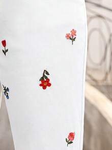 Breezaya بنطلون جينز قصير مطرز غير مطاطي كاجوال للنساء بمقاسات كبيرة - بيج - مشاهدة 5