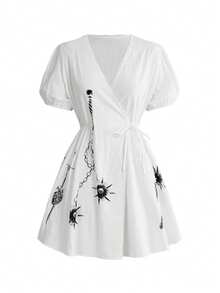 ROMWE Goth Vestido corto de mujer con estampado de martillo meteórico, espada, cadena y tenedor, estilo gótico - Blanco - Ver 1