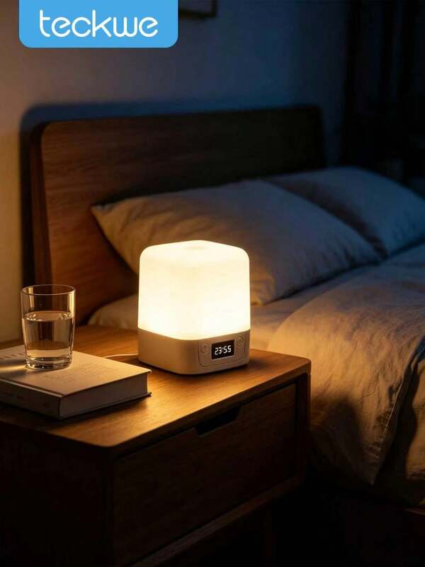 Teckwe 1 Pieza Luz Nocturna Recargable para Mesita de Noche, 800 mAh Tres Niveles de Atenuación, Reloj Digital y Control Táctil, Luz Nocturna para Niños y Adultos, Compañero de Sueño.