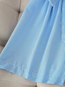 GlowEve CURVE 大尺碼女款夏季優雅極簡翻領短袖精緻刺繡腰帶收腰短款休閒藍色條紋連身褲 - 藍色 - 查看 7
