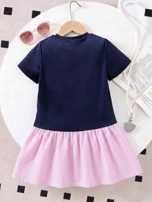 SHEIN Vestido casual de línea A para niñas, primavera/verano, decorado con estampado de transferencia de calor de lazo, estilo simple y atemporal. Adecuado para uso diario y escuela, mostrando energía juvenil y elegancia elegante - Multicolor - Ver 2