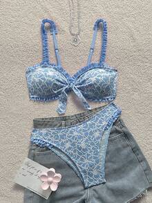 Swim Mod Conjunto de 2 piezas de traje de baño para adolescente con top de tela especial de pecho plano con fruncido y encaje, y braguita de bikini triangular con dobladillo con volantes - Azul - Ver 6