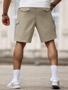 Manfinity Homme Celana Pendek Kargo Kasual Pria Ukuran Besar dengan Saku dan Detail Tempelan, Serbaguna untuk Pemakaian Sehari-hari dan Perjalanan - Khaki - View 2