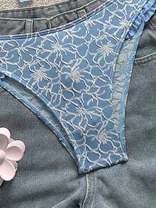 Swim Mod Conjunto de 2 piezas de traje de baño para adolescente con top de tela especial de pecho plano con fruncido y encaje, y braguita de bikini triangular con dobladillo con volantes - Azul - Ver 3