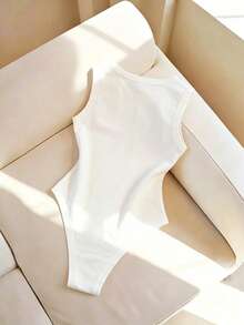 SHEIN Franclia Minimalistischer taillierter Rundhals-Bodysuit mit aufgedruckter Stickerei-Optik, tailliert, ärmelos, geeignet für Büro, Lässig und Urlaub - Weiss - Übersicht 4