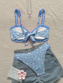 Swim Mod Conjunto de 2 piezas de traje de baño para adolescente con top de tela especial de pecho plano con fruncido y encaje, y braguita de bikini triangular con dobladillo con volantes - Azul - Ver 2