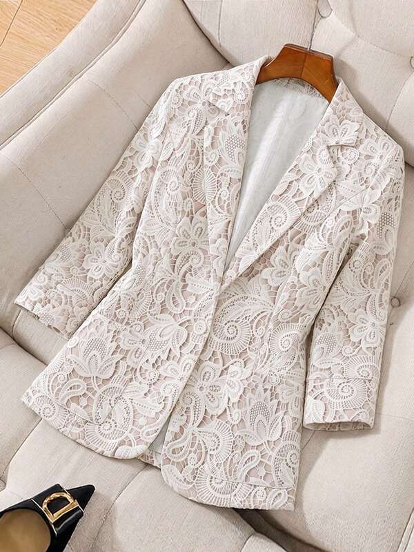 SHEIN Franclia 女款西裝外套，蕾絲印花單扣西裝外套，翻領單扣西裝外套，V領西裝外套夏季穿搭，杏色西裝外套，女款通勤穿搭，社交上衣/辦公室上衣，女款商務正裝，女款度假穿搭，女款社交上衣，女款工作上衣，女款商務正裝