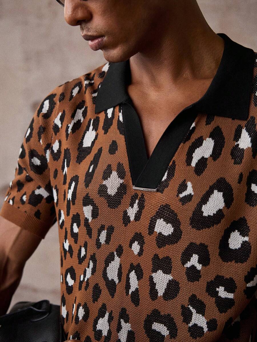 AKNOTIC Men's Leopard Print Short Sleeve Knit Top - Coffee Brown - View 1