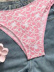 Swim Mod Conjunto de 2 piezas de traje de baño para niñas con top de tela especial de pecho plano fruncido con encaje y Bottom de bikini triangular con dobladillo con volantes - Rosa - Ver 5