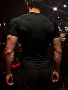 GymBeat 男士蜘蛛印花插肩袖短袖運動T恤，健身房穿著 - 黑色 - 查看 2