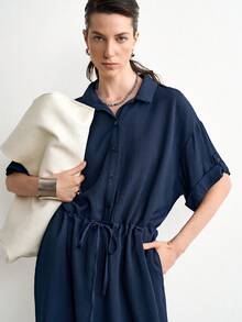 Aalyst Jumpsuit Wanita Musim Semi/Panas Warna Biru Tua Bahan Linen Twill dengan Kerah Kancing Depan, Minimalis, Kasual, Elegan, Longgar, dan Ramping, Cocok untuk Kerja dan Perjalanan - Navy Blue - View 4