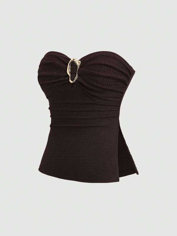Sweetra Damen Frühling/Sommer Kaffeefarbenes trägerloses Top mit geraffter Taille, Slim Fit und Metallschließe Dekoration