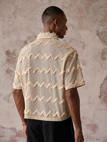 AKNOTIC Camisa de manga corta para hombre con Bottom de malla, bordado de punto y flecos ondulados - Caqui - Ver 2