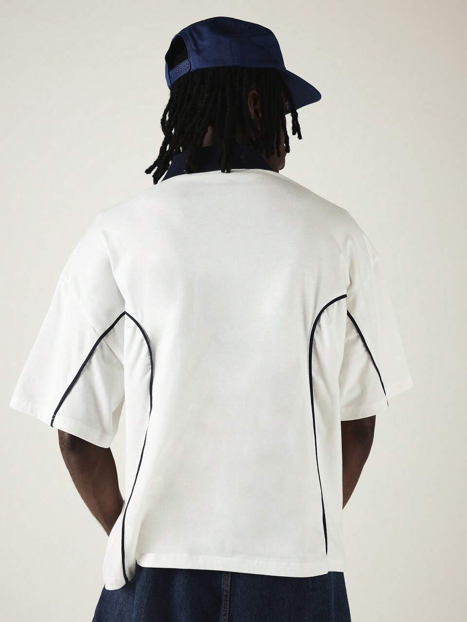Oversized Casual Polo Shirt With Contrast Navy Collar Piping Detail And Short Sleeves For Summer