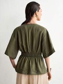 Aalyst Blusa con espalda fruncida y recogida - Verde militar - Ver 3
