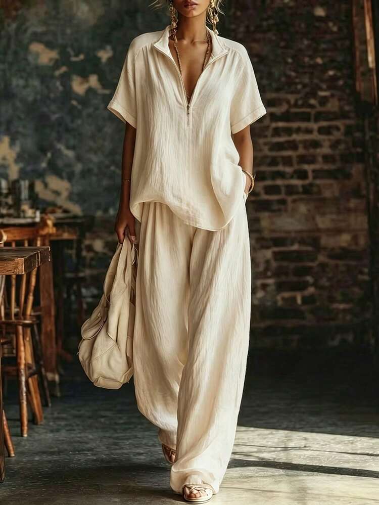 SHEIN Holidaya 新款女款初秋紋理皺褶半拉鍊 Polo 休閒套裝，翻領半拉鍊短袖上衣搭配同材質垂墜寬腿褲，自然皺褶紋理，寬鬆休閒版型，適合居家、短途旅行、輕通勤等多種場合，女款紋理皺褶 Polo 領半拉鍊兩件套裝 - 杏色 - 查看 3