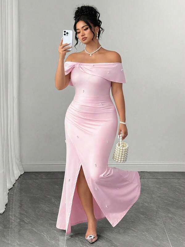 Weeklong Plus Size Women's Pink Fitted Evening Gown With Bow Off-Shoulder Design, Minimalist And Fashionable, Suitable For Business And Casual Occasions. High Slit Hemline And Sexy Shoulder Pleat Design, Showcasing Charm And Elegance. Perfect For Summer, Holidays, Parties, Beach, Formal Occasions, Business Events And Various Daily Occasions. This Pink Dress Is Elegant And Luxurious, With A Mermaid Silhouette And Fishtail Hemline. It Is Both A Formal Gown For Women And An Ideal Choice For Women's Pink Dresses.