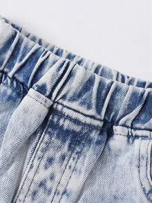 SHEIN Genkimix Kids 青少年女孩牛仔短褲，夏季新品，時尚休閒風格，淺色復古牛仔淺藍色，彈性腰部設計，貼花愛心刺繡圖案結合磨損水洗工藝，時尚，寬鬆A字版型，柔軟舒適面料，百搭時尚風格適合日常穿著，適用於夏季度假、音樂節、派對聚會等場合，夏季度假新品青少年女孩牛仔短褲 - 淺色水洗藍 - 查看 8