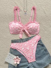 Swim Mod Conjunto de 2 piezas de traje de baño para niñas con top de tela especial de pecho plano fruncido con encaje y Bottom de bikini triangular con dobladillo con volantes - Rosa - Ver 6
