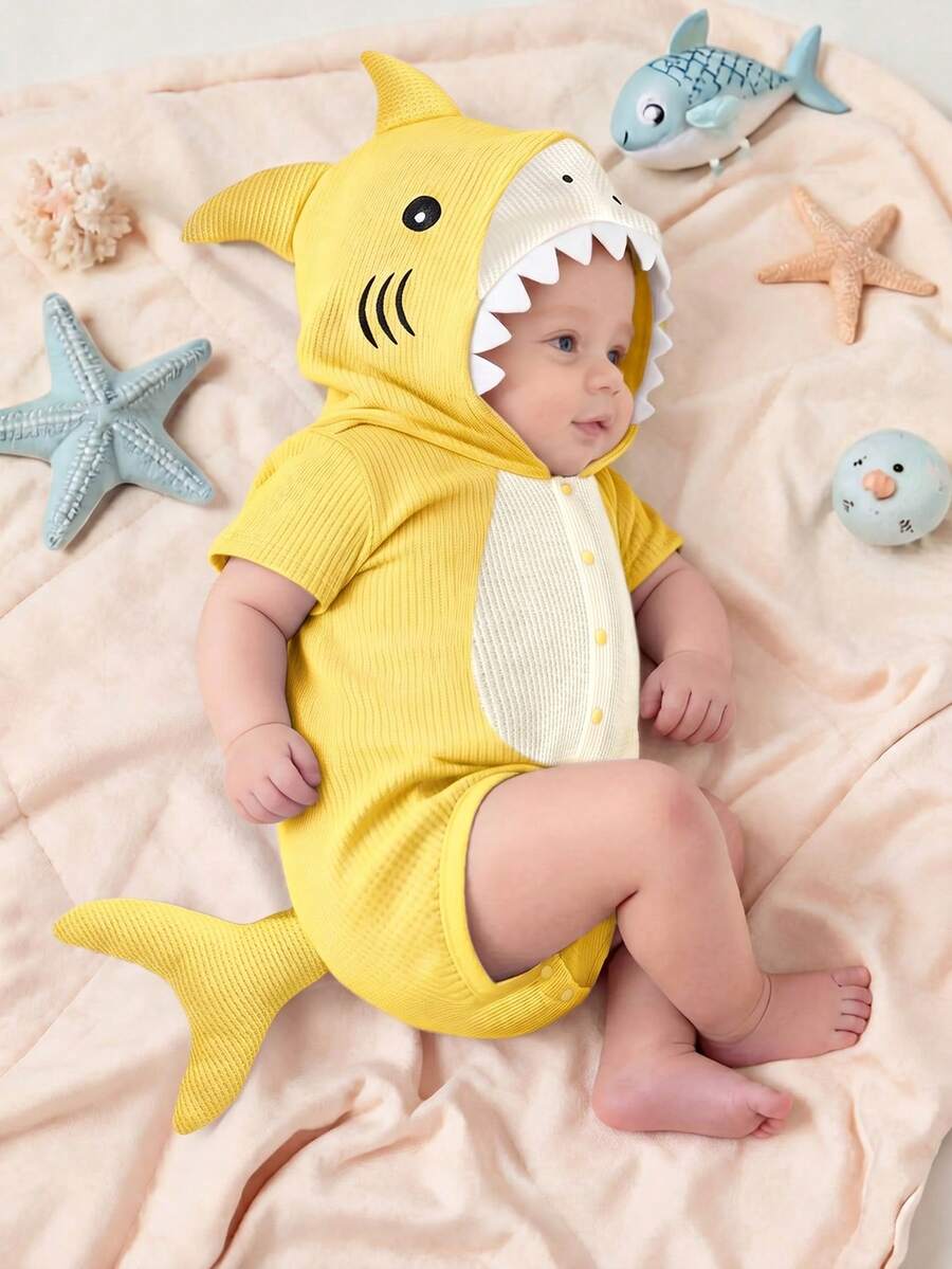 SHEIN 新生兒可愛鯊魚 3D 刺繡短袖連帽包屁衣