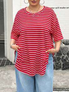 SHEIN CURVE+ 大尺碼女款春夏時尚休閒寬鬆舒適日常百搭黑白條紋短袖大尺碼T恤，夏季穿搭，大尺碼上衣，極簡風格 - 紅色 - 查看 4